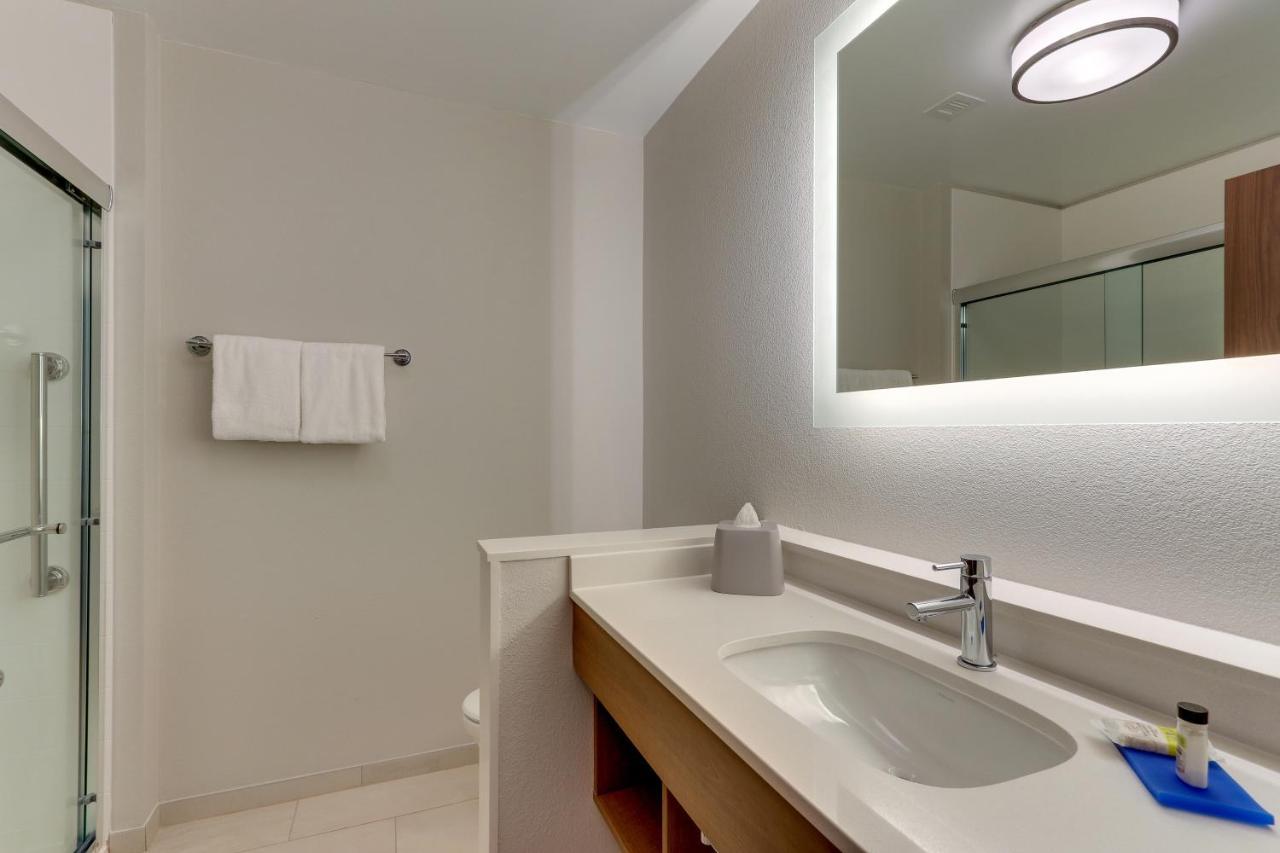 Holiday Inn Express & Suites - Roanoke - Civic Center Luaran gambar