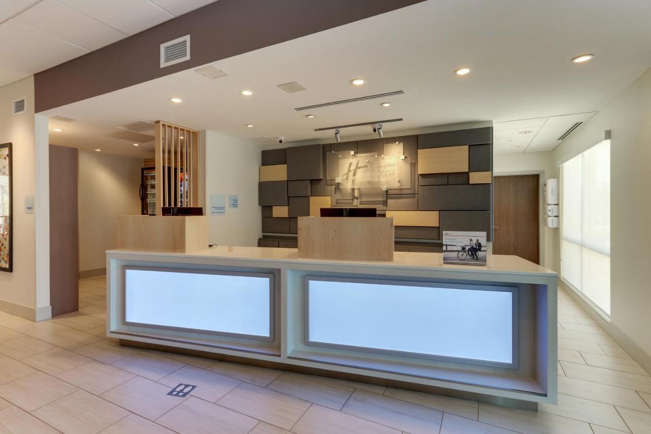 Holiday Inn Express & Suites - Roanoke - Civic Center Luaran gambar