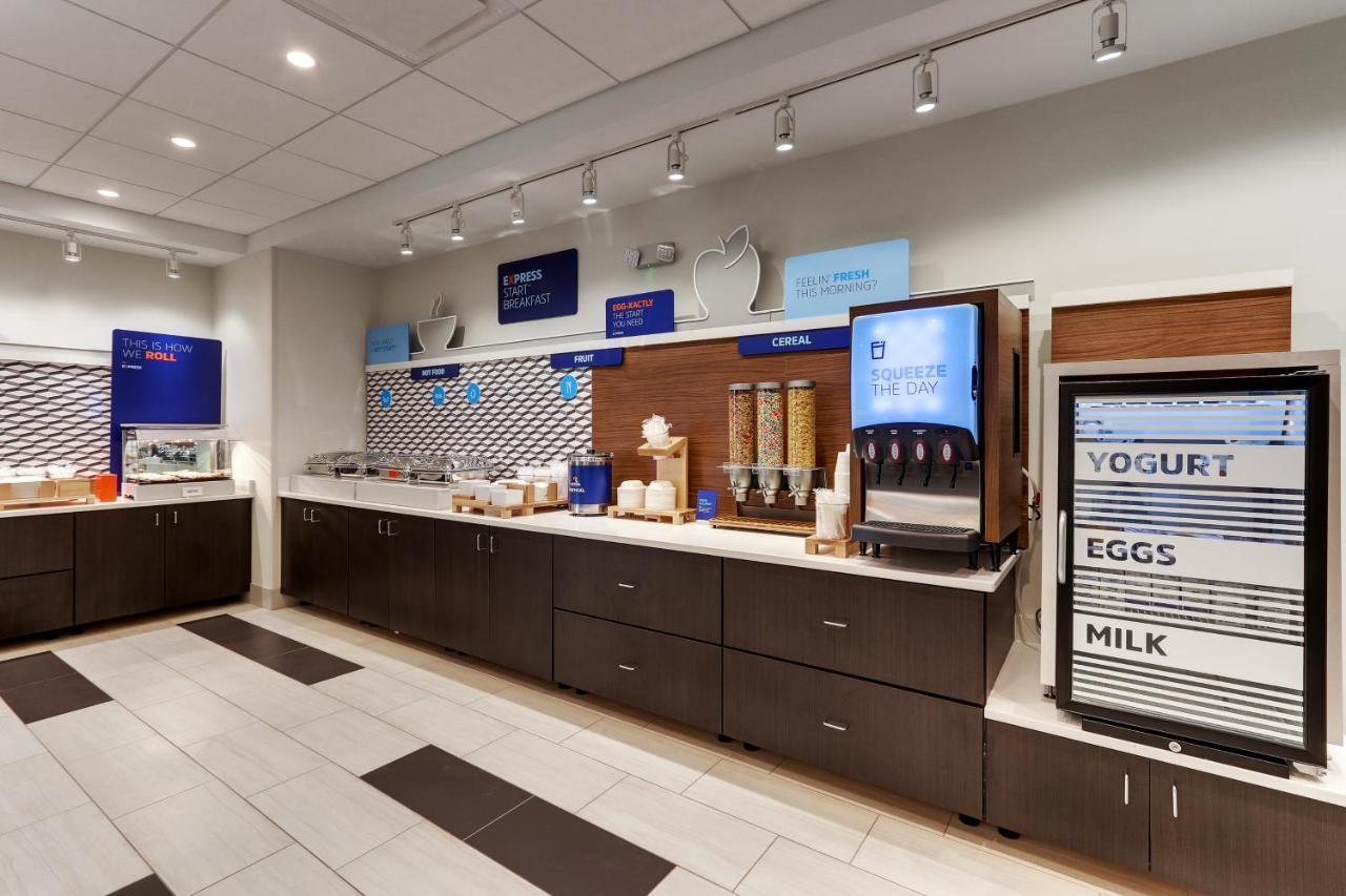 Holiday Inn Express & Suites - Roanoke - Civic Center Luaran gambar