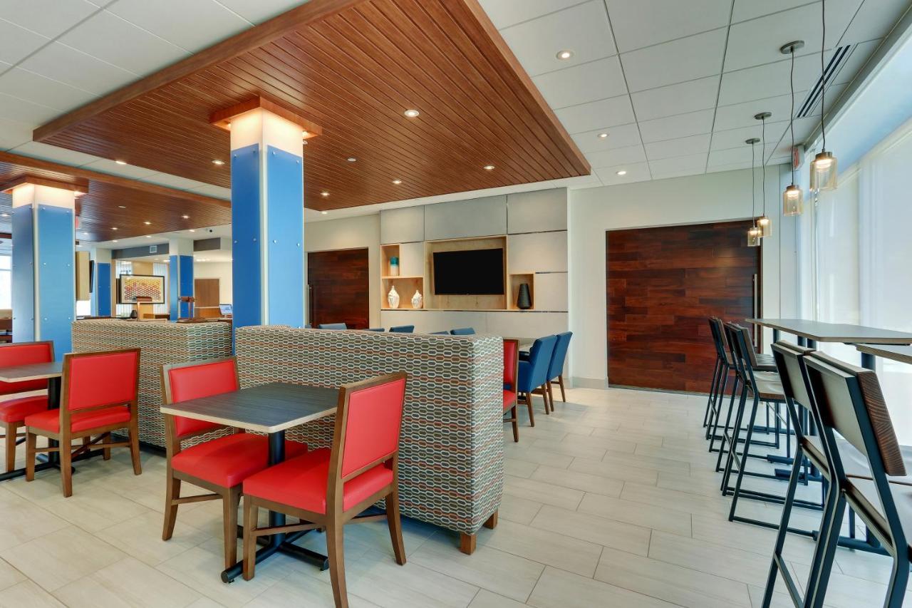 Holiday Inn Express & Suites - Roanoke - Civic Center Luaran gambar
