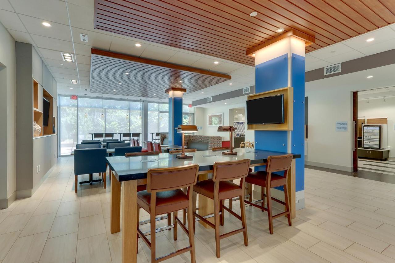 Holiday Inn Express & Suites - Roanoke - Civic Center Luaran gambar