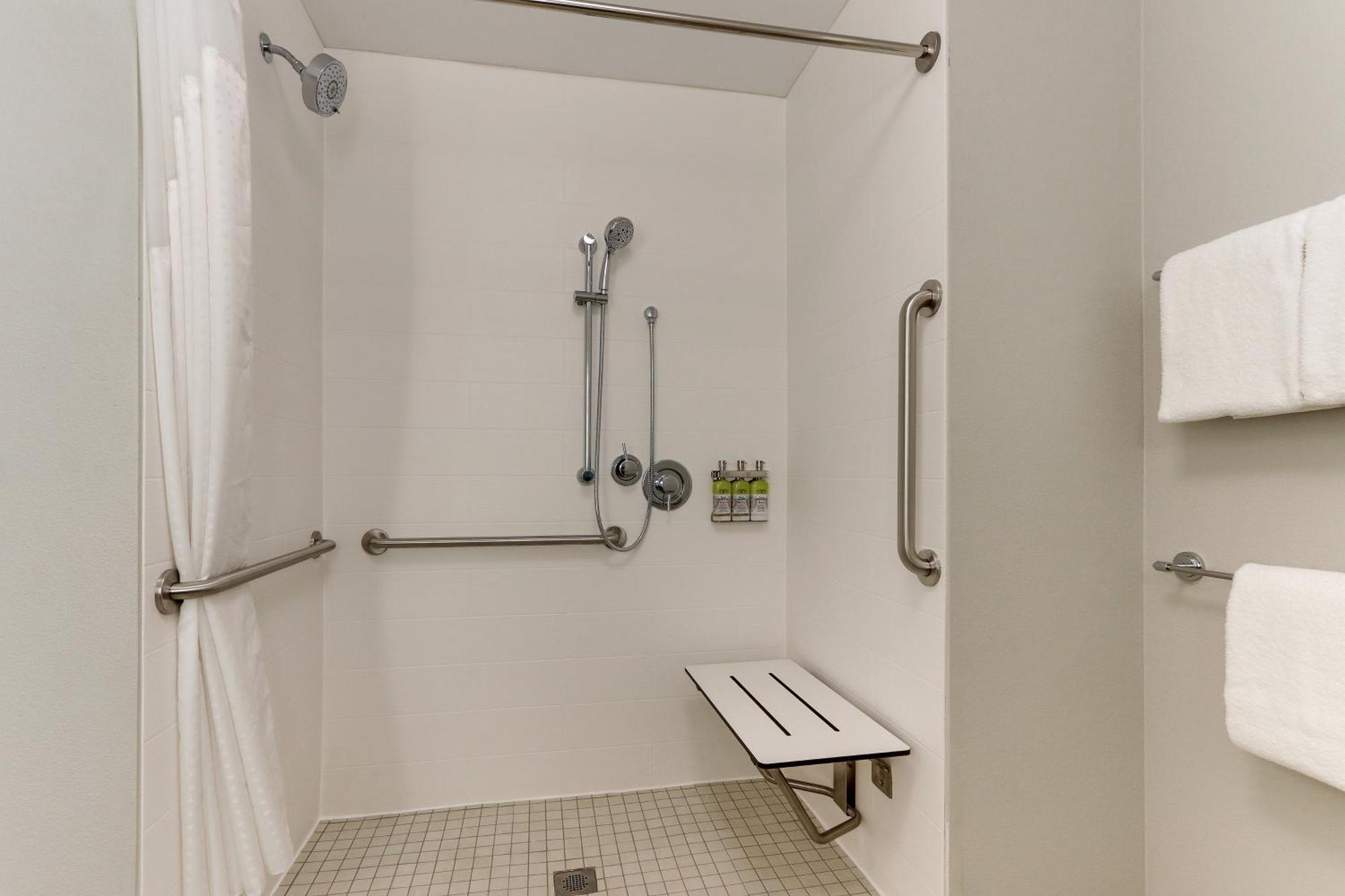 Holiday Inn Express & Suites - Roanoke - Civic Center Luaran gambar